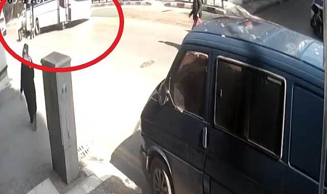 Tamir etmek için altına girdiği minibüsün altında kaldı