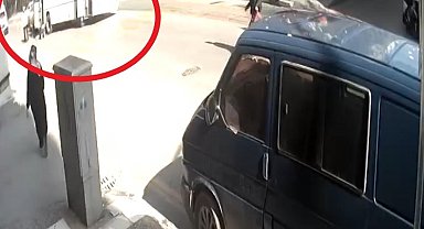 Tamir etmek için altına girdiği minibüsün altında kaldı