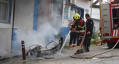 Tamir sırasında yanan elektrikli motosiklet küle döndü
