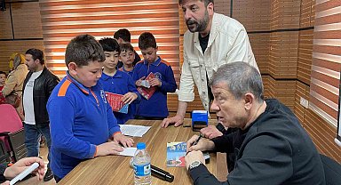 Tanju Çolak öğrencilerle buluştu: "Disiplin ve mücadele başarıyı getirir"