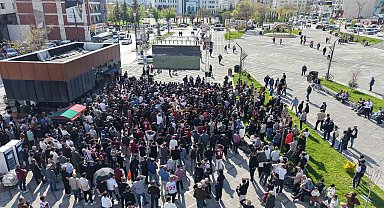 Taraftarlar Elazığspor maçını kentin göbeğinde dev ekrandan izledi