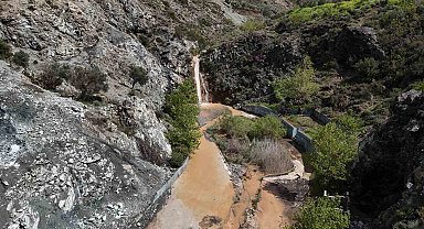 Tarihi kuraklıkla yok olan şelale, aşırı yağışlarla yeniden hayat buldu