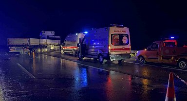 Tarsus-Adana-Gaziantep Otoyolu'nda kamyonet tırla çarpıştı: 1 ölü, 1 yaralı