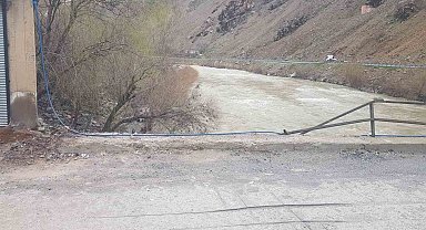 Taşbaşı Köprüsü hasar gördü