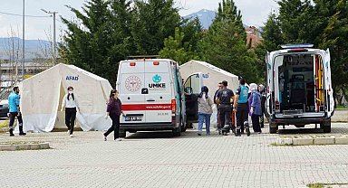 Tatbikat için canlı canlı tabuta girdi