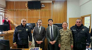 Tatvan Adliyesi'nde polislere sürpriz kutlama