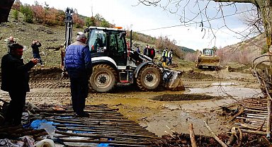 Tavşanlı'da gölet taştı, bir ev ve ahır sular altında kaldı