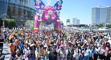 Tayland'ın en büyük bayramı Songkran Su Festivali başladı