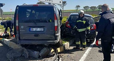 Tekirdağ'da hafif ticari araç ile otomobil çarpıştı: 5 yaralı