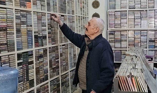 Teknolojiye direndi, 50 yıldır plak ve kaset satıyor