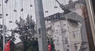 Temizlik işçisinin bayrak duyarlılığı