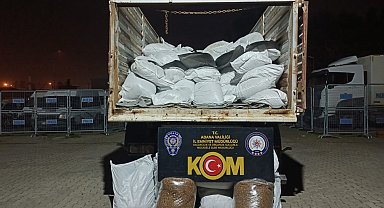 Tırdan 4 ton kaçak tütün ele geçirildi