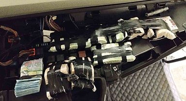 Tırın gösterge paneline gizlenen 101 bin 900 euro komşuya kaldı