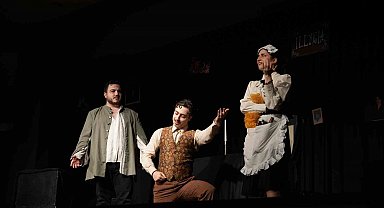 Tiyatronun kalbi İzmir Ekonomi'de attı