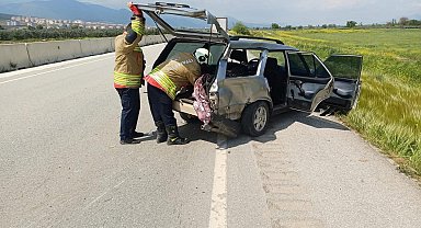 Tofaş hurdaya döndü: 2 yaralı