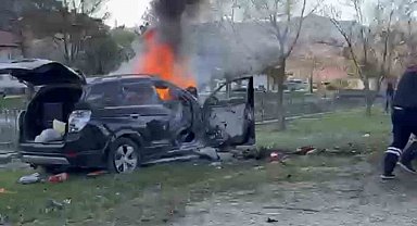 Tokat'ta ağaca çarpan cip yandı: 1 ölü, 2 yaralı