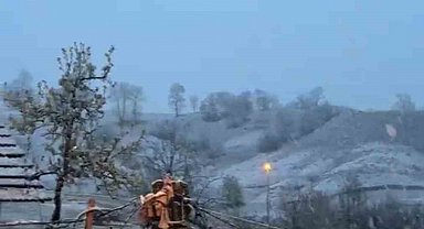 Tokat'ta bahar mevsiminde kar sürprizi