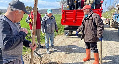 Tokat'ta köy halkı el ele vererek 5 kilometrelik yolu yeniledi