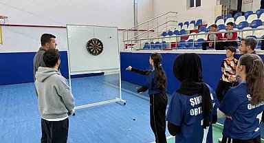 Tomarza'da 23 Nisan coşkusu masa tenisi ve dart turnuvalarıyla yaşandı