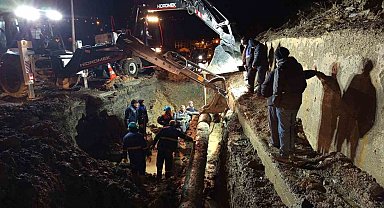 Toprak kayması su hattını vurdu