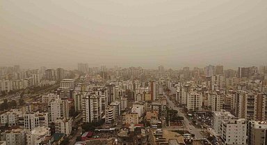Toz çevreyi kapladı: Görüş mesafesi düştü, hava kızıla döndü