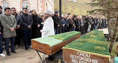 Trafik kazasında hayatını kaybeden baba ve öğretmen kızı son yolculuğuna uğurlandı