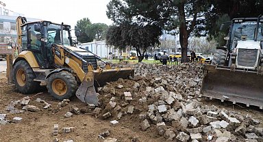 Turgutlu Belediyesi Fen İşleri ekiplerinden eş zamanlı çalışma