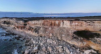 Turizm merkezi Bozcaada'daki Polente Burnu'nda göçük