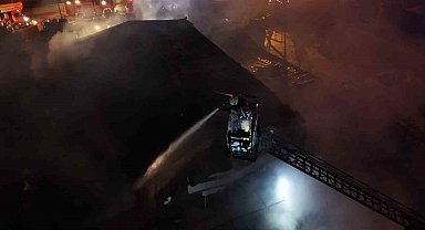 Tuzla'da polyester fabrikasında yangın: Ekipler seferber oldu