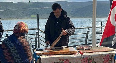 Ulubat Gölü'nde su çok olunca yakalanamayan turna sezonu pahalı açıldı