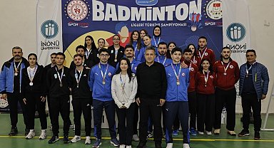 ÜNİLİG Badminton'da Şampiyon BEUN