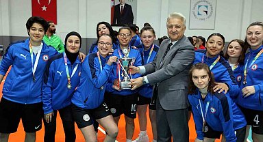 ÜNİLİG'de kupa sahiplerini buldu