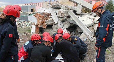 Üniversite öğrencileri, Kıbrıs'ta yapılacak Arama Kurtarma Oyunları'na hazırlanıyor