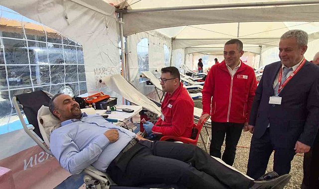 Üniversite öğrencilerinden kan bağış kampanyasına yoğun ilgi