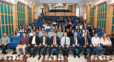 Üniversiteli öğrenciler Denizli OSB Yönetim Kurulu Başkanı Selim Yaymanoğlu ile buluştu