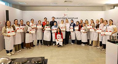 Ünlü şef Danilo Zanna depremzede kadınlarla aynı mutfakta buluştu