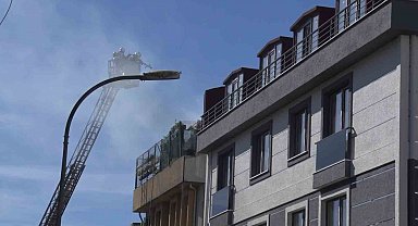 Üsküdar'da korkutan çatı yangını