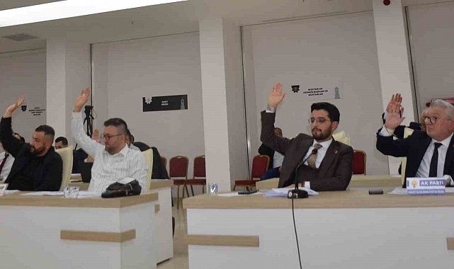 Üyelerin istediği 'İhale ve doğrudan temin dosyaları' gelmemesi tartışması Meclise taşındı