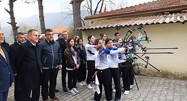 Vali Akbıyık Okçuluk Milli takım antrenörü Sözen'i ziyaret etti