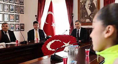 Vali Aktaş: "Sporda ve eğitimde başarı gösteren gençler şehrin en kıymetli hazinesidir"