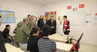 Vali Işın, Geri Gönderme Merkezi'ni inceledi