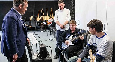 Vali Sözer Gençlik Merkezi'ndeki faaliyetleri yerinde inceledi