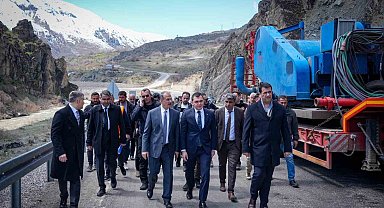 Vali Taşyapan heyelan bölgesinde