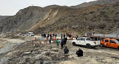 Van-Hakkari kara yolunda heyelan riski devam ediyor