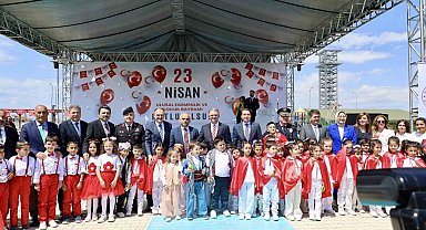 Van'da 23 Nisan Ulusal Egemenlik ve Çocuk Bayramı kutlandı
