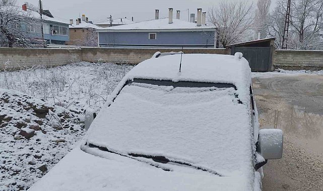 Van'da nisan ayında her yer beyaza büründü