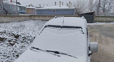 Van'da nisan ayında her yer beyaza büründü