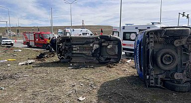 Van'da zincirleme kaza: 4'ü askeri personel 6 yaralı