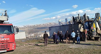 Van'ın Özalp ilçesinde ev yangını