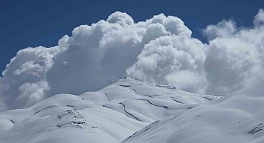 Van'ın yüksek kesimlerinde kar güzel manzaralar oluşturdu
